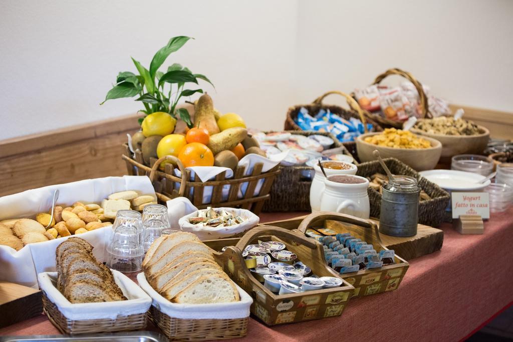 קונייה Hotel Restaurant La Barme מראה חיצוני תמונה